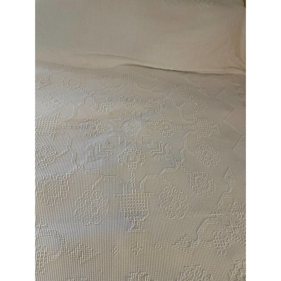 White QUEEN BEDSPREAD - Picture 10 of 15